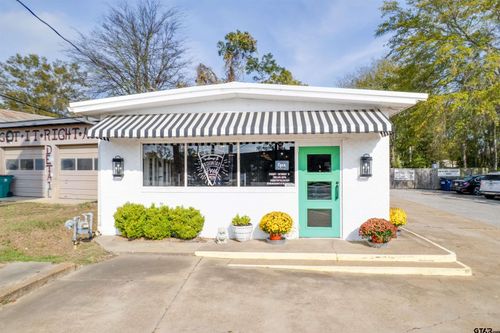 636 W Panola St, Carthage, TX, 75633-2441 | Card Image