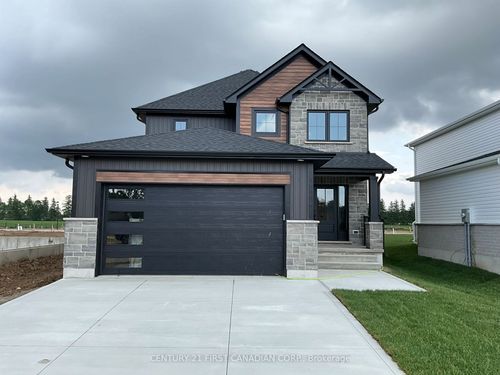 640 Ketter Way, Wyoming, ON, N0N1T0 | Card Image