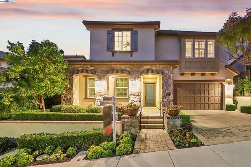 3885 Highpointe Ct, Dublin, CA, 94568-8818 | Card Image