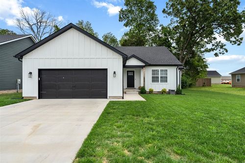 668 Pleasant Meadow Ln, Bowling Green, KY, 42101-7572 | Card Image