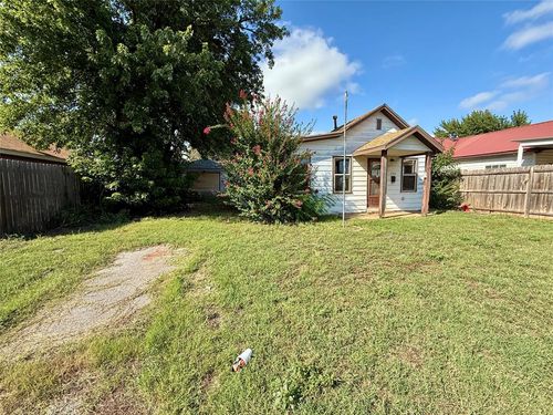 1709 Nowahy Ave, Clinton, OK, 73601-2249 | Card Image