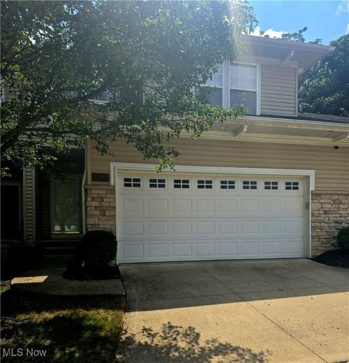 214 Crescent Ridge Dr, Seven Hills, OH, 44131-2431 | Card Image