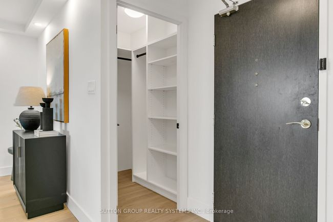 808 - 820 Burnhamthorpe Rd, Condo with 3 bedrooms, 2 bathrooms and 1 parking in Etobicoke ON | Image 4