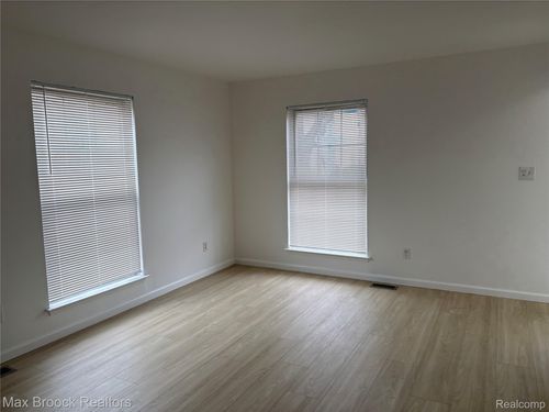 35519 Turner Dr, Sterling Heights, MI, 48312-3666 | Card Image