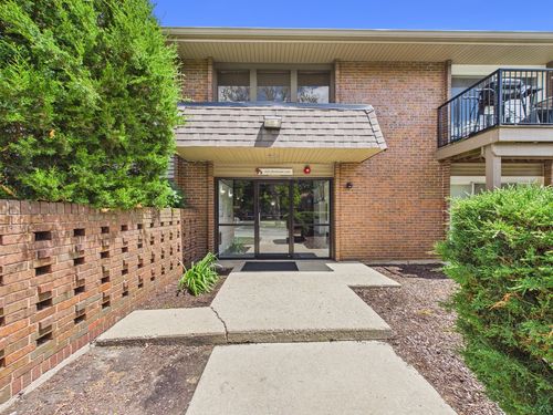 202-4525 Blackhawk Ln, Lisle, IL, 60532-3911 | Card Image