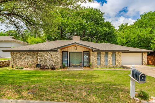 1209 Wade Dr, Bedford, TX, 76022-7135 | Card Image