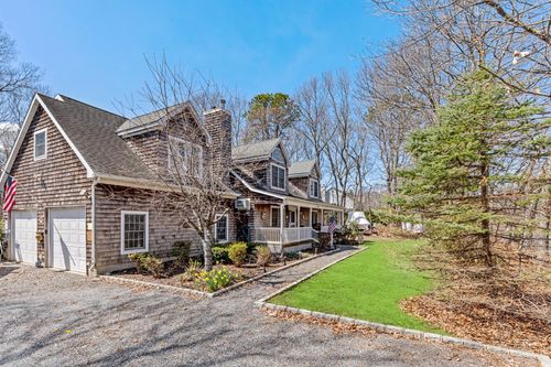 799 Mill Rd, Riverhead, NY, 11901-5215 | Card Image