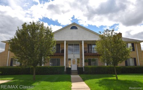 f6-11820 Seaton Dr, Sterling Heights, MI, 48312-5094 | Card Image