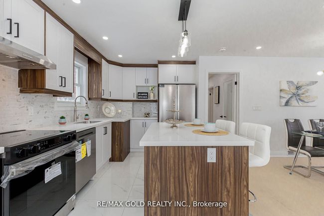 1362 Pharmacy Ave, House other with 5 bedrooms, 3 bathrooms and 3 parking in Scarborough ON | Image 10