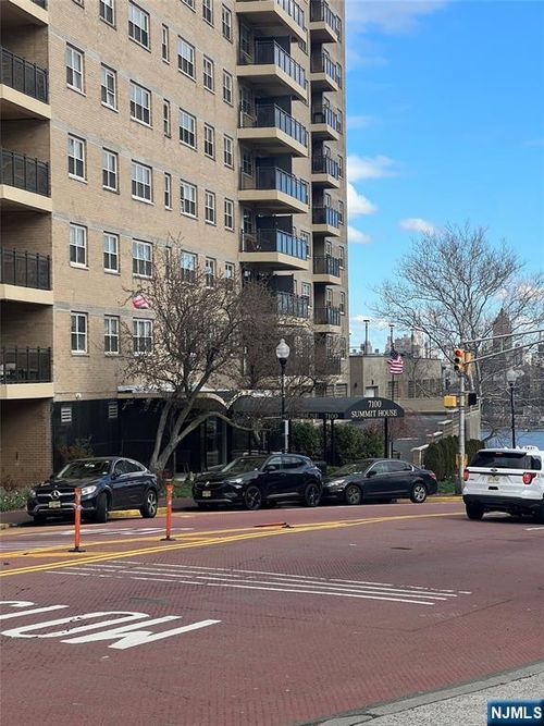 7100 Kennedy Blvd E, Guttenberg, NJ, 07093-4717 | Card Image