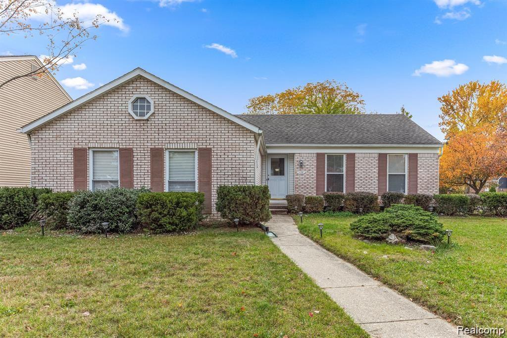 Parkdale Ct, Livonia, MI 48150