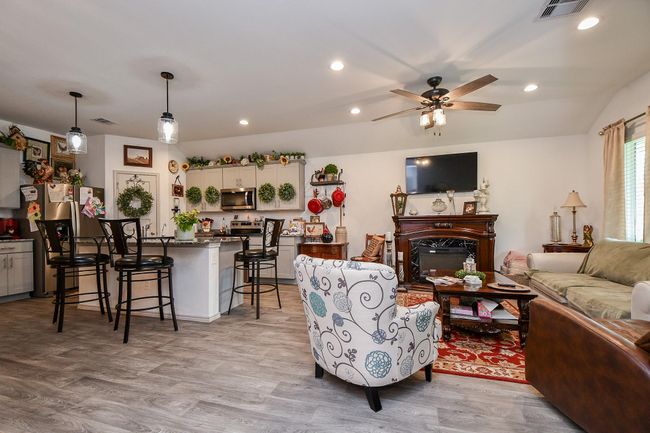 1237 Waterside Trce, House other with 4 bedrooms, 3 bathrooms and 2 parking in Sealy TX | Image 8
