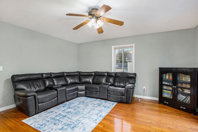 004__90a6329_17 | Image 4