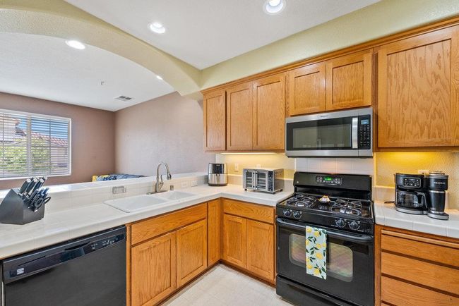 757 Roble St, Townhouse with 4 bedrooms, 3 bathrooms and 2 parking in Watsonville CA | Image 8
