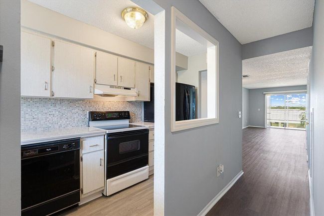 6 - 1300 Seaway Dr, Condo with 2 bedrooms, 2 bathrooms and null parking in Fort Pierce FL | Image 6