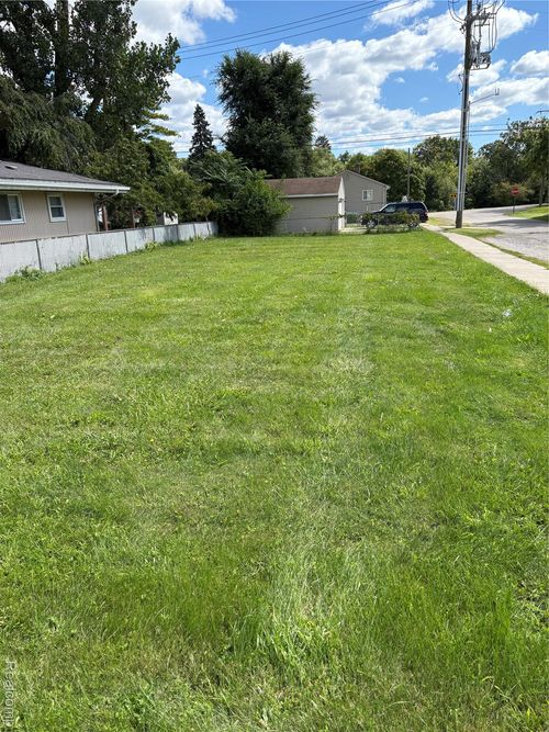 15802 Beech Daly Rd, Redford, MI, 48239-3806 | Card Image