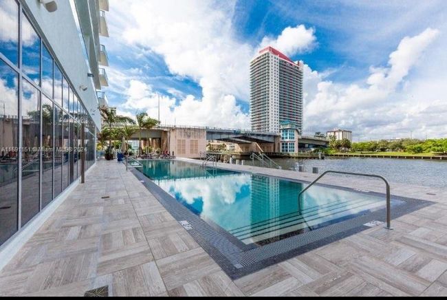 R2407 - 4010 S Ocean Dr, Condo with 2 bedrooms, 2 bathrooms and null parking in Hollywood FL | Image 6
