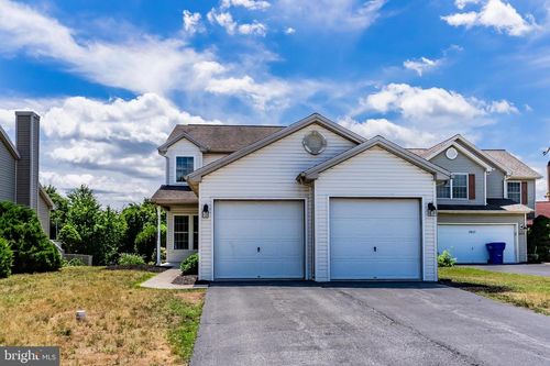 2015 Alexis Dr, Harrisburg, PA, 17110-9474 | Card Image