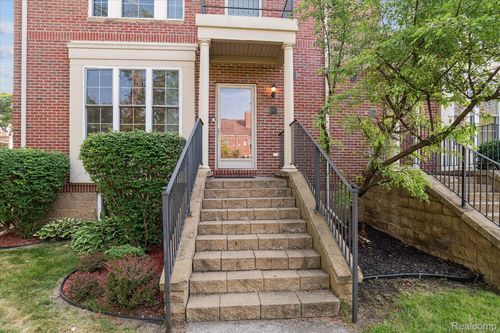 17-1500 Sheridan St, Detroit, MI, 48214-4221 | Card Image