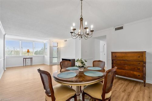 unit-303-1101 N Elm St, Greensboro, NC, 27401-1301 | Card Image