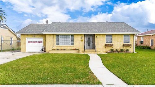 47 Willow Dr, Gretna, LA, 70053-4843 | Card Image