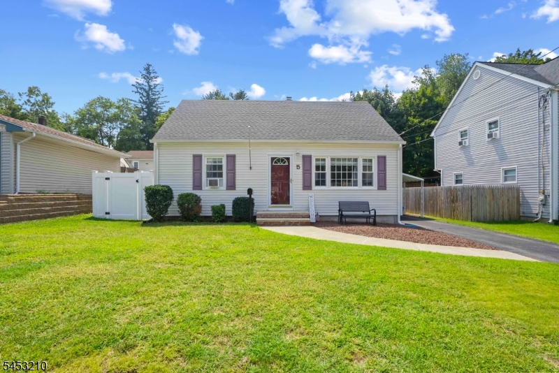 Residential in Bloomingdale Boro 4