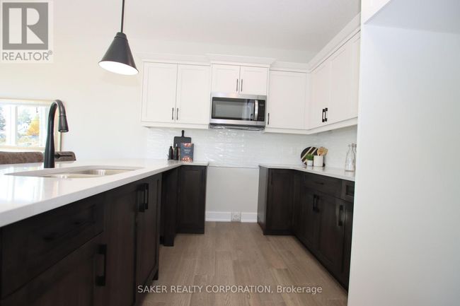 587 Regent St, Townhouse with 3 bedrooms, 3 bathrooms and 3 parking in Mount Brydges ON | Image 12