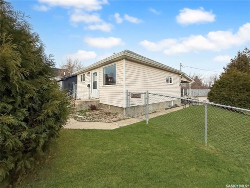 1080 4th St E, Prince Albert, SK, S6V0K9 | Card Image