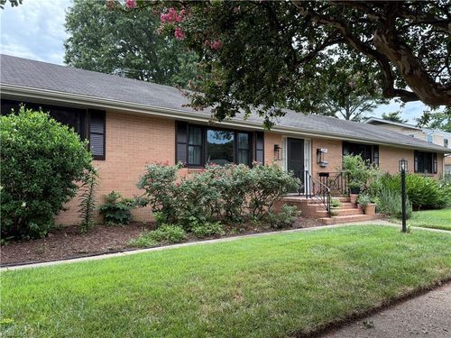 135 Dupre Ave, Norfolk, VA, 23503-3423 | Card Image
