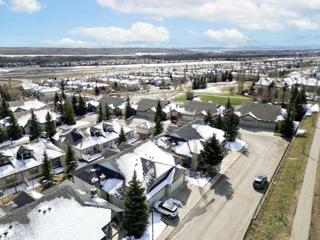 245 Springbank Terrace Sw, Home with 2 bedrooms, 2 bathrooms and 4 parking in Calgary AB | Image 45