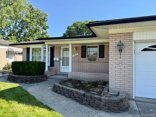 3938 Robertson Dr, Warren, MI, 48092-4116 | Card Image