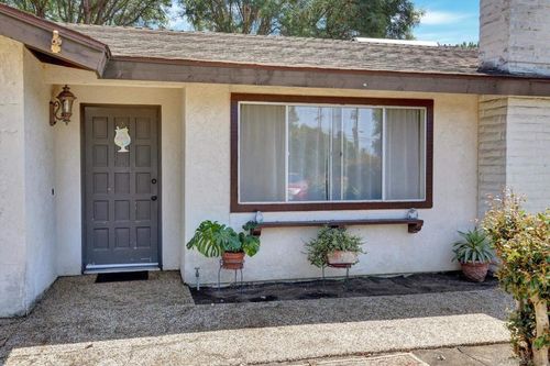 407 Osborne St, Vista, CA, 92084-1720 | Card Image