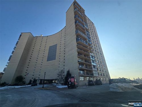 380 Mountain, Union City, NJ, 07087 | Card Image