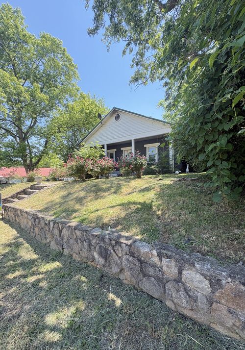 330 Filbert St, Newport, TN, 37821-4147 | Card Image