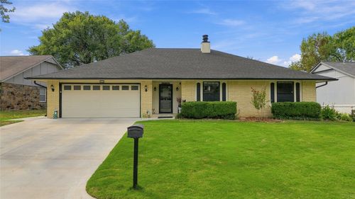2313 Broadway Ct, Broken Arrow, OK, 74012-3305 | Card Image