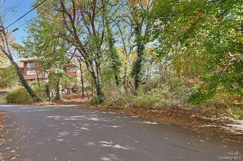 2 Shelburne Rd, Yonkers, NY, 10710-4303 | Card Image