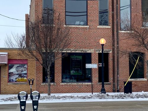 102-105 S Walnut St, Champaign, IL, 61820-4927 | Card Image