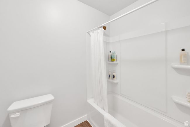 upstairs full bathroom | Image 19