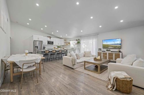 18712 Vicci St, Canyon Country, CA, 91351 | Card Image