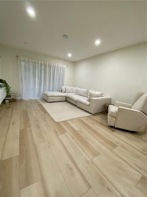 apt-302-1200 Tallwood Ave, Hollywood, FL, 33021-7965 | Card Image