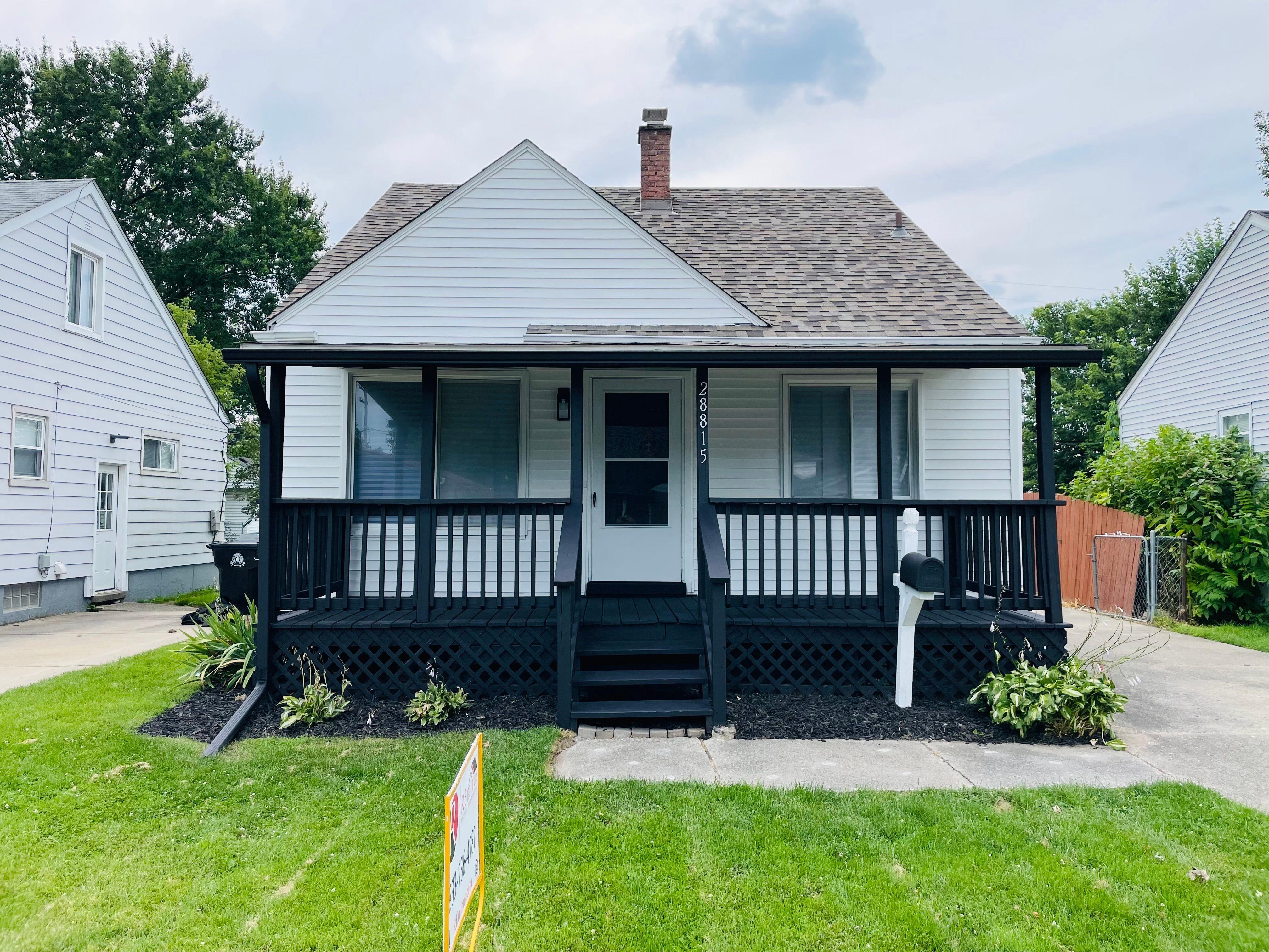 Hillview St, Roseville, MI 48066