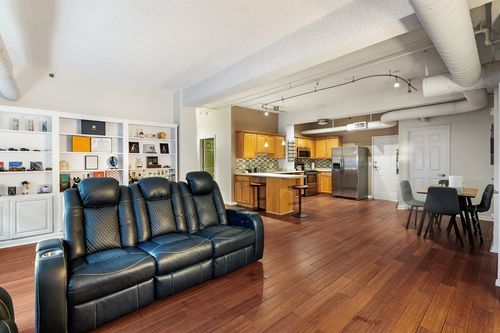 11-33-23 Middle St, Lowell, MA, 01852-1812 | Card Image