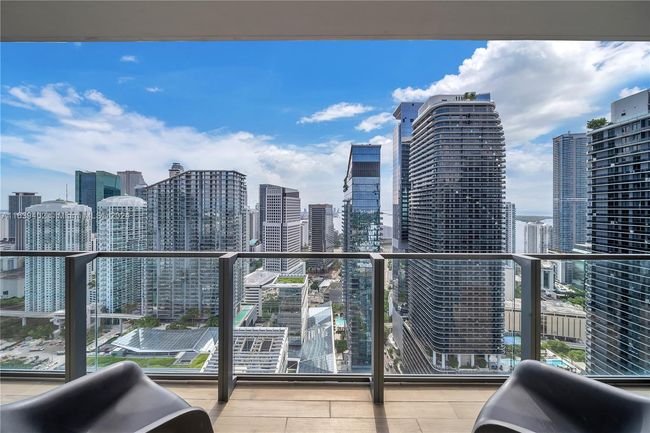APT-3705 - 88 Sw 7 Th St, Condo with 2 bedrooms, 3 bathrooms and null parking in MIAMI FL | Image 11