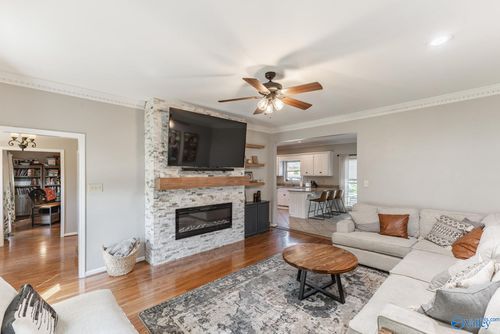 2406 Auburn Dr Sw, Decatur, AL, 35603-1007 | Card Image