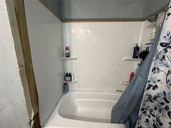 Full bath with shower / bath combination with curtain | Image 13