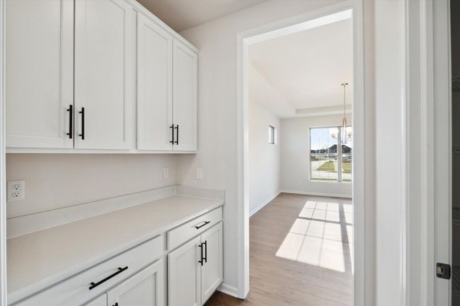 Butler's Pantry | Image 12
