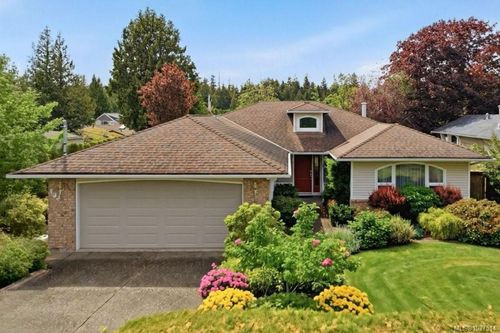 533 Aspen Ave, Qualicum Beach, BC, V9K1A6 | Card Image