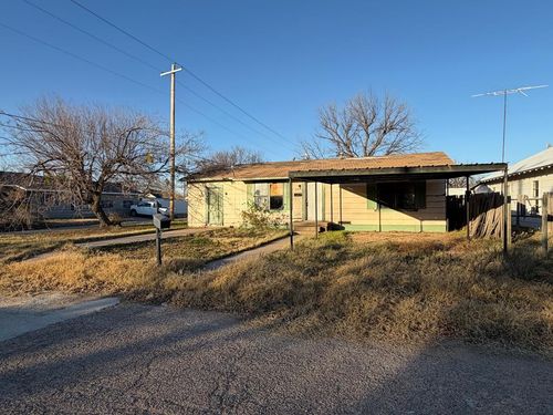 908 N 10th St, Ballinger, TX, 76821-3636 | Card Image