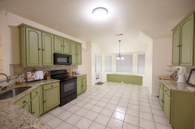 8729 Shavano Dr, House other with 3 bedrooms, 2 bathrooms and null parking in Fort Worth TX | Image 12