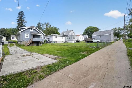 5911 N 33rd Ave, Omaha, NE, 68111-1221 | Card Image